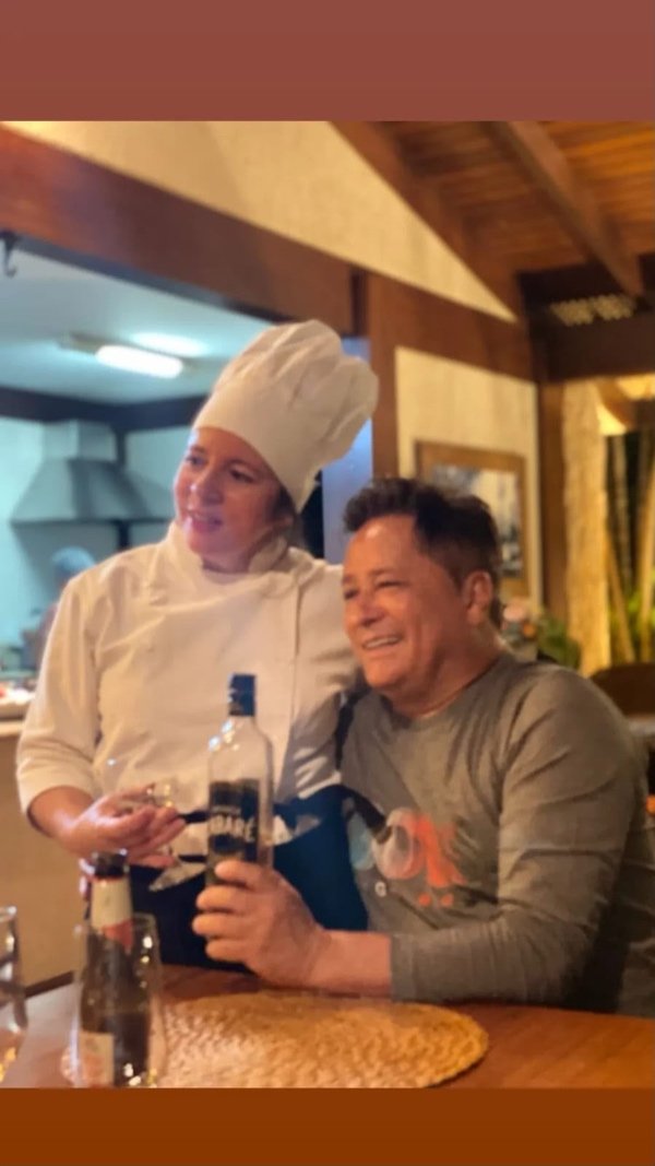 Chef Leidiane com o cantor Leonardo